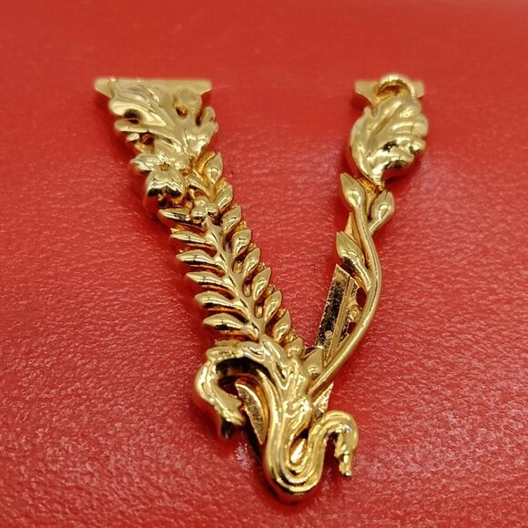 Versace Earbuds Case Reds Gold 250-081425 - Picture 5 of 9